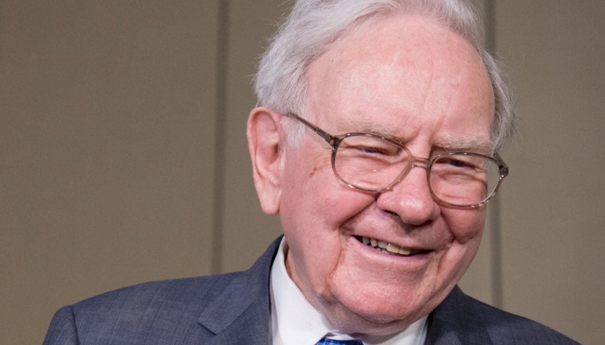Warren Buffett accumule du cash : danger pour actions et bitcoin ? Warren Buffett accumule du cash : danger pour actions et bitcoin ?