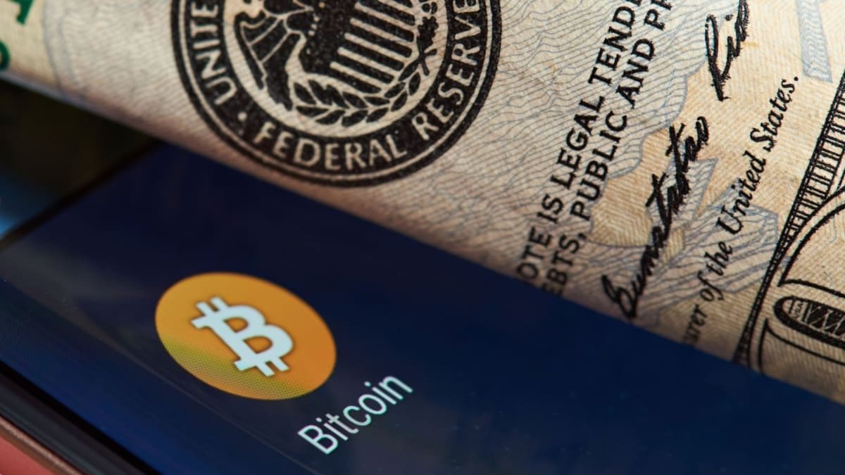 Trump furieux : la Fed s’oppose frontalement, mauvais pour Bitcoin