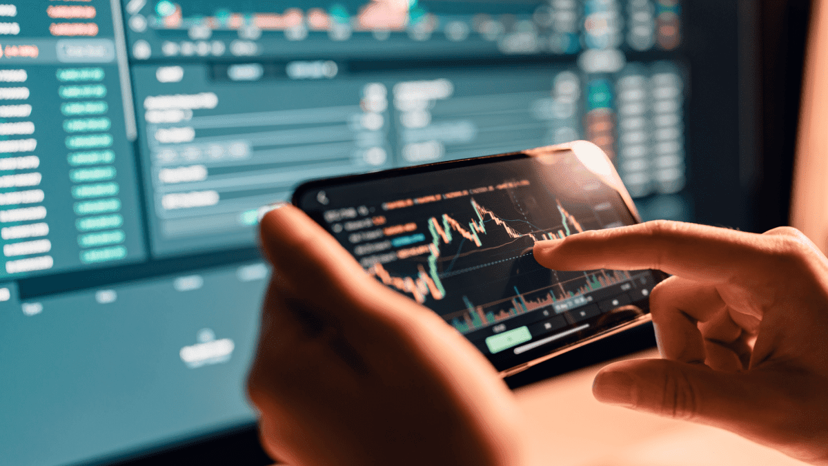 Bitcoin prouve sa solidité : toutes les autres cryptomonnaies chutent bien plus fortement