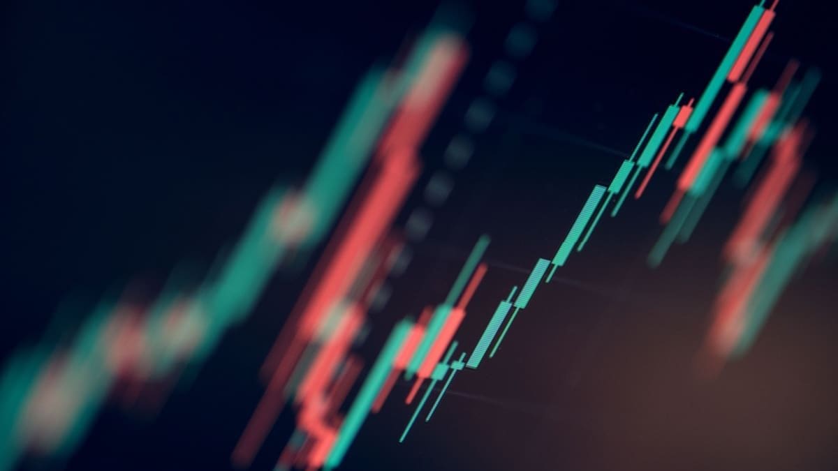 Le cours du bitcoin se redresse après un « dimanche noir », ethereum épargné