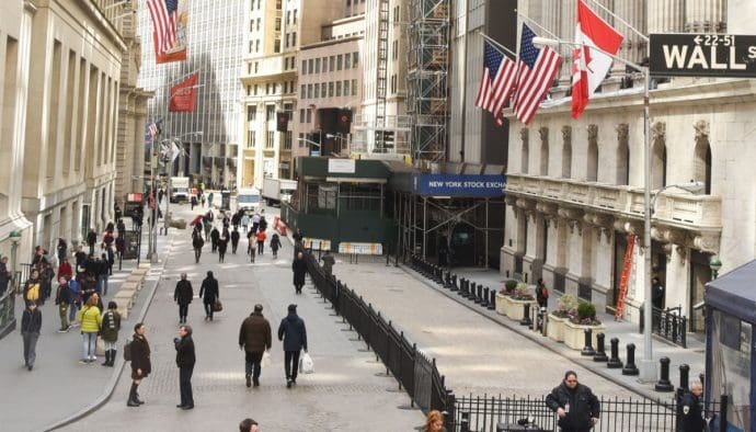 Le BTC et l'ETH séduisent Wall Street : les institutions détiennent déjà 50 %