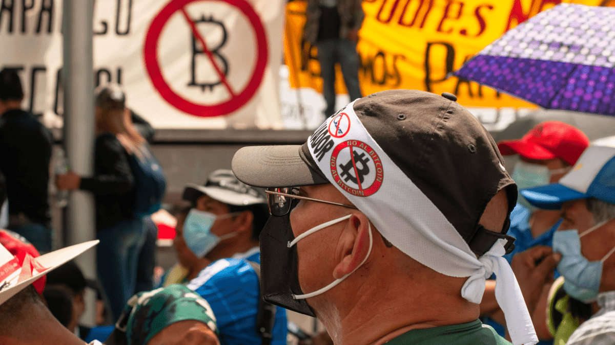 Le Salvador frappe fort : plus gros achat de Bitcoin en pleine panique mondiale