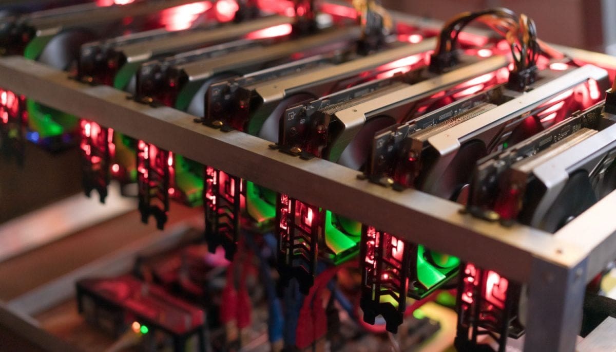 Une société de minage lève 723 millions € pour acheter du bitcoin, l’action chute