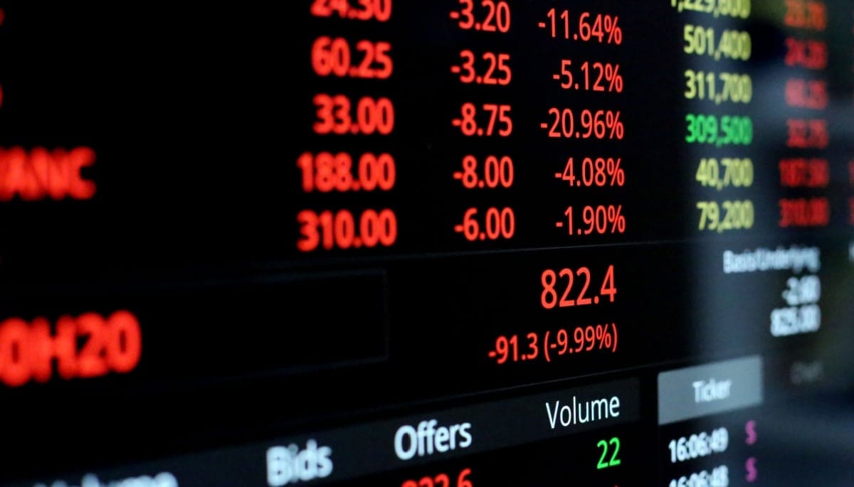 Le bitcoin recule vers les 63 000 dollars à l'approche de la décision sur les taux