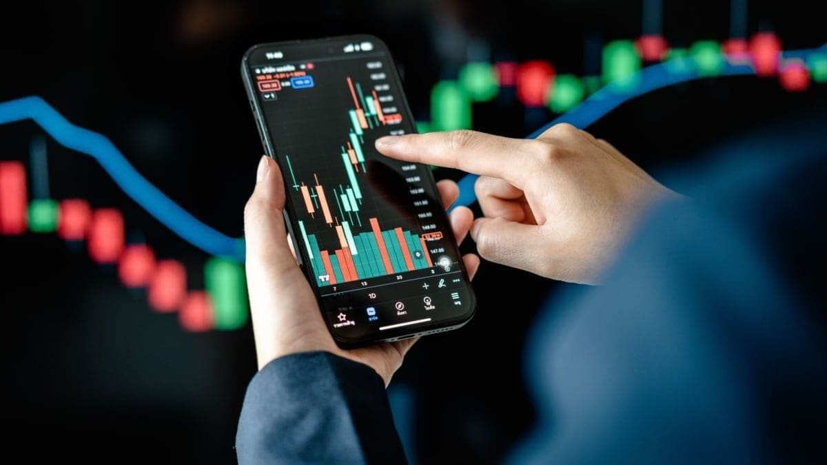 Le bitcoin se redresse légèrement, mais les experts mettent en garde contre une chute vers 56 000 dollars