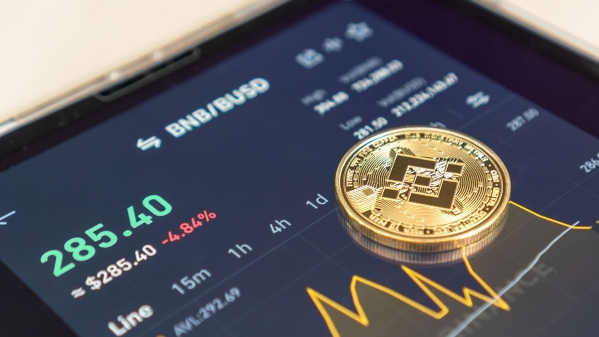 BNB continue de grimper : jusqu’où le cours peut-il aller ?