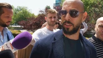 L'influenceur controversé Andrew Tate fait un pari extrême sur la chute du cours du Bitcoin