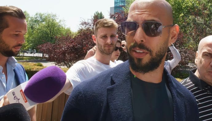 L'influenceur controversé Andrew Tate fait un pari extrême sur la chute du cours du Bitcoin