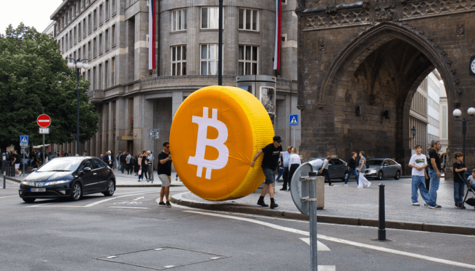 Le bitcoin chute de 3 %, ETH, XRP et Solana dégringolent plus encore