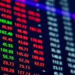 Bitcoin se redresse après une journée chaotique, les altcoins dans le rouge