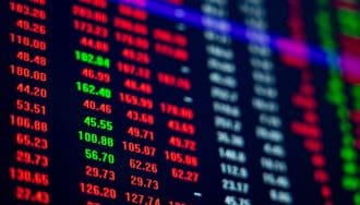 Bitcoin se redresse après une journée chaotique, les altcoins dans le rouge