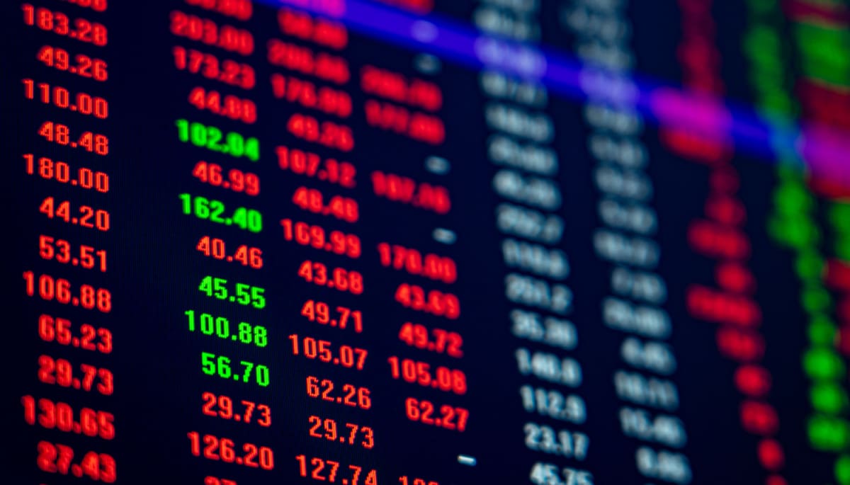 Bitcoin se redresse après une journée chaotique, les altcoins dans le rouge