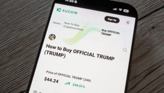 La memecoin de Trump grimpe malgré une nouvelle vague de jetons