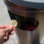 Une femme jette 3,5 millions € en Bitcoin lors du ménage de printemps