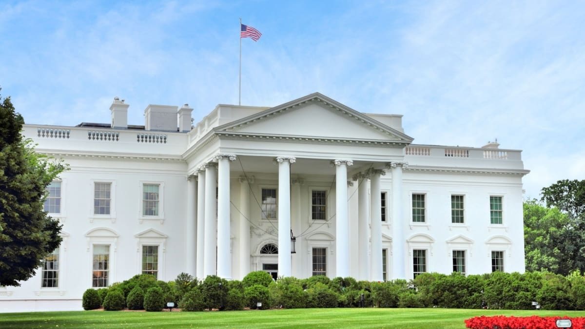 Le BTC et les altcoins explosent après la décision de Trump