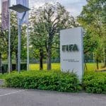 La FIFA lance sa propre blockchain : quel impact pour les fans ?