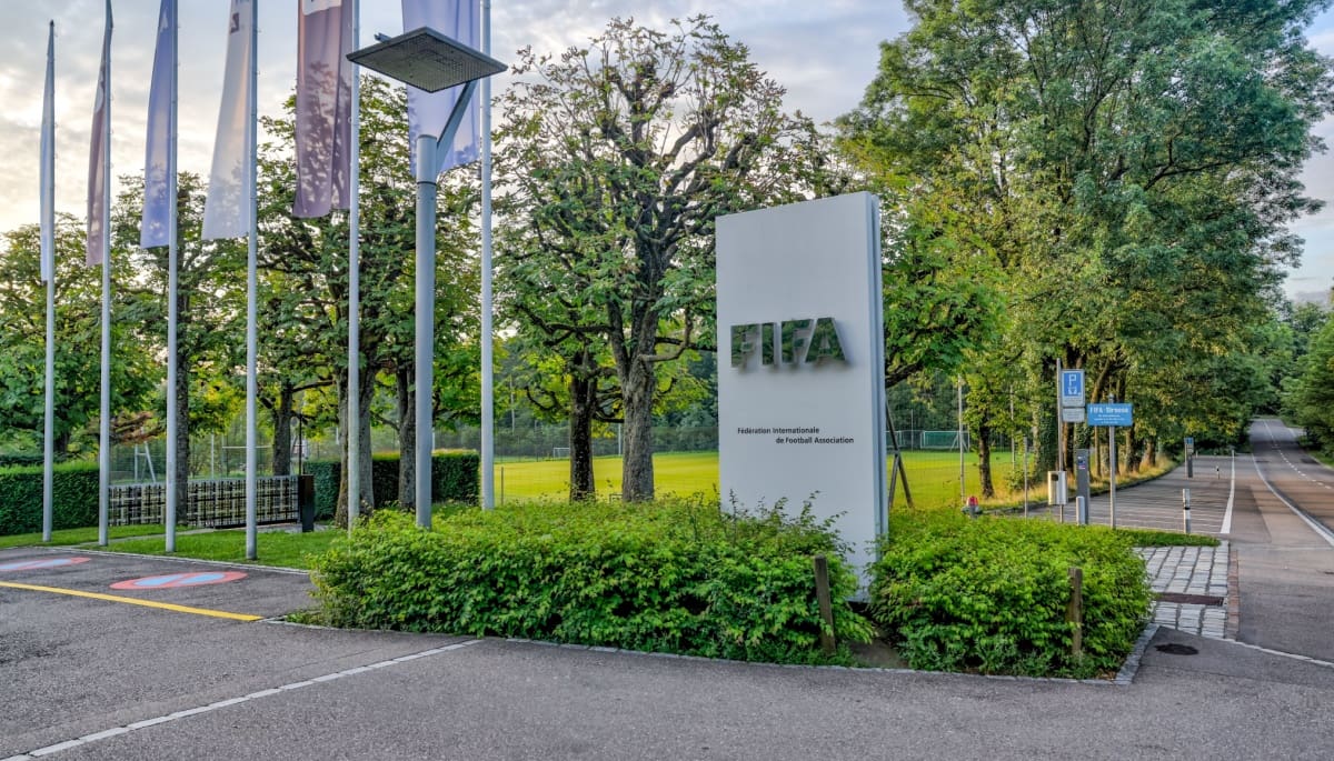 La FIFA lance sa propre blockchain : quel impact pour les fans ?