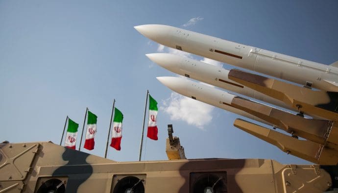 L’Iran bombarde Israël de missiles : le bitcoin ignore la panique