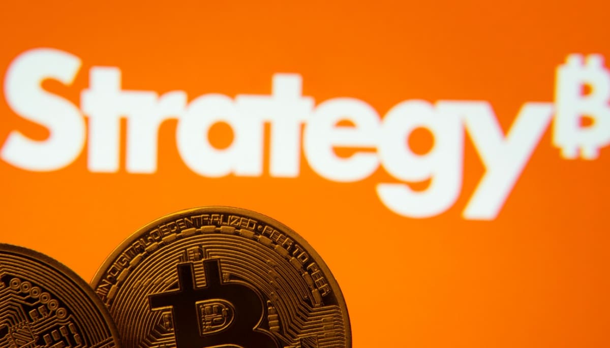 Strategy achète 4 fois plus de bitcoins que la production, alerte un analyste