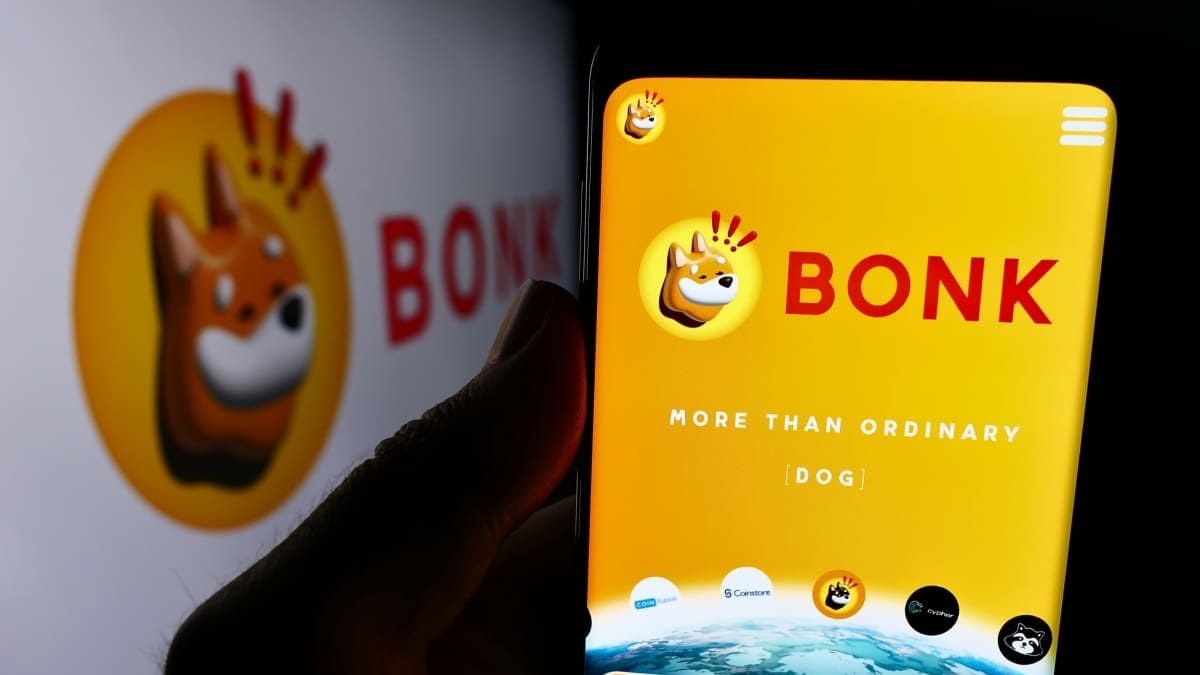 BONK fait son entrée en bourse en Europe, malgré une chute de 80 %