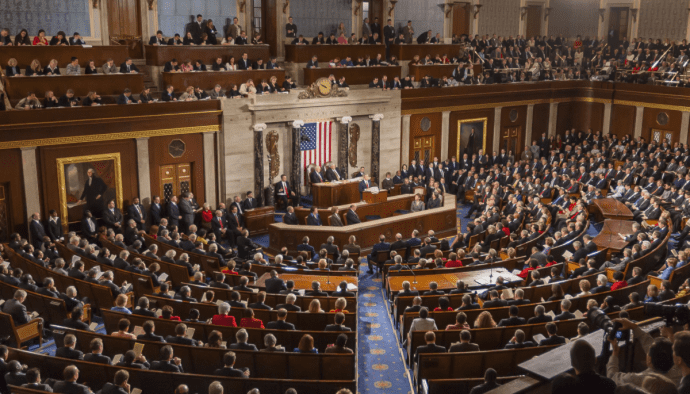 Le cours du Bitcoin chute — un vote crucial aura lieu ce soir aux États-Unis