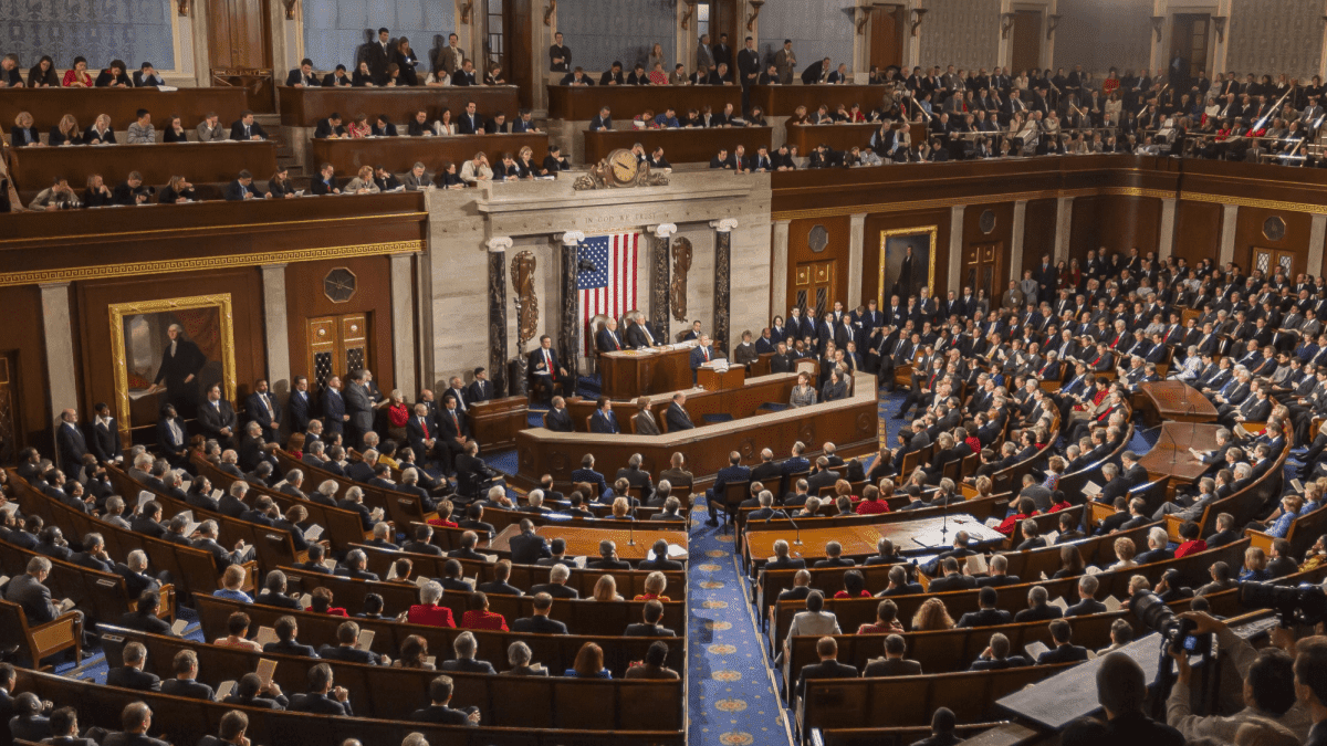 Le cours du Bitcoin chute — un vote crucial aura lieu ce soir aux États-Unis