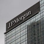 Une femme de 32 ans escroque JPMorgan de 161 millions d’euros