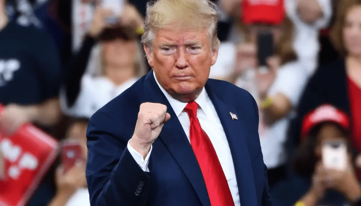 Trump autorise les fonds de pension à investir dans Bitcoin , le cours grimpe fortement