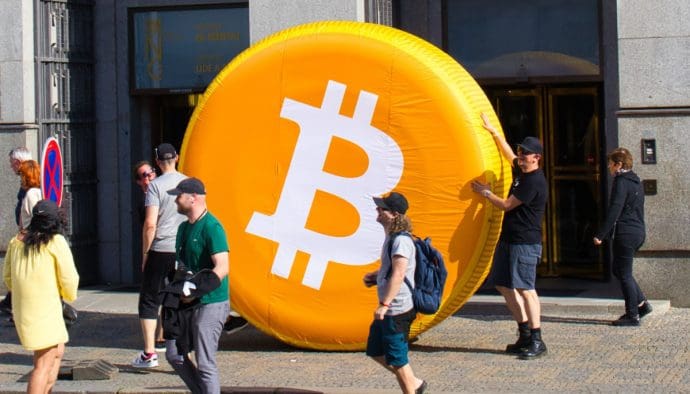 Bitcoin se maintient à un niveau crucial : 
