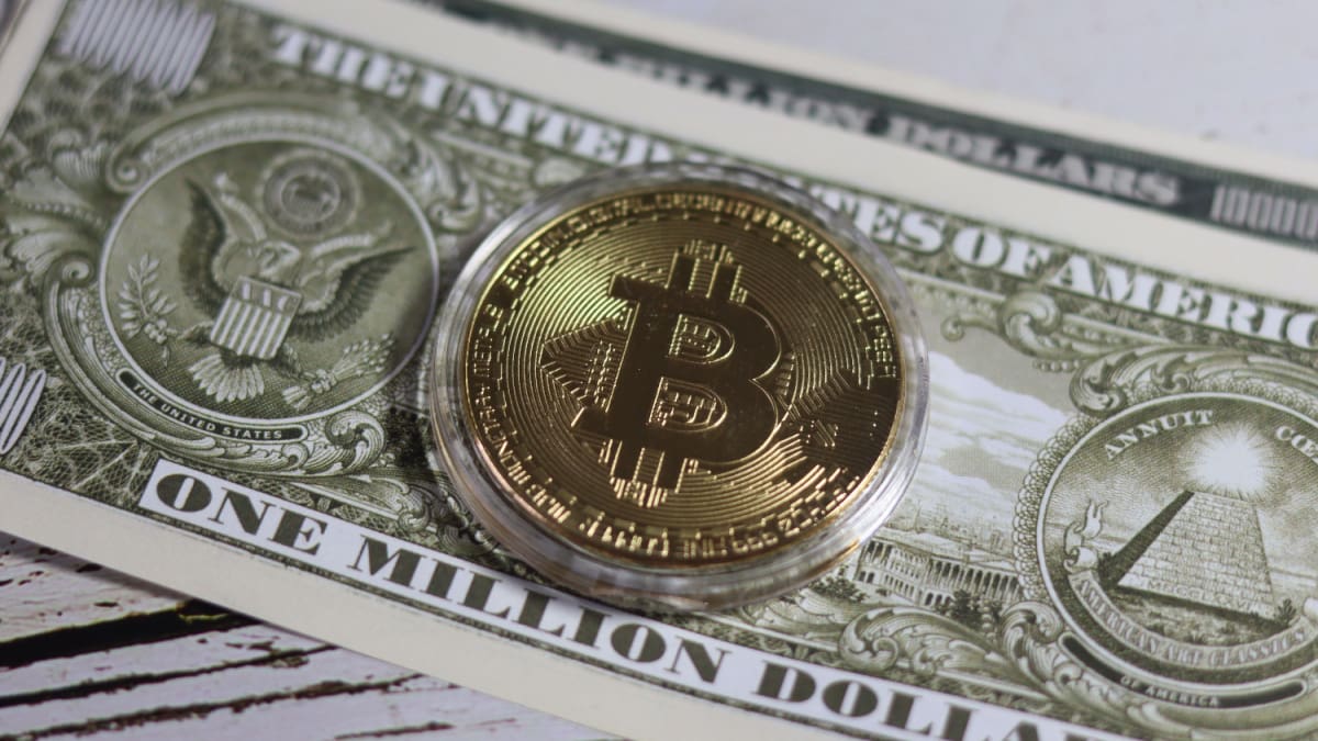 Wall Street enchaîne les records – le Bitcoin sera-t-il le prochain ?