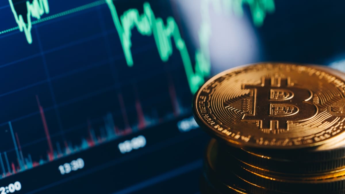 Un whale réapparaît et déplace 1.000 BTC avant la décision sur les taux