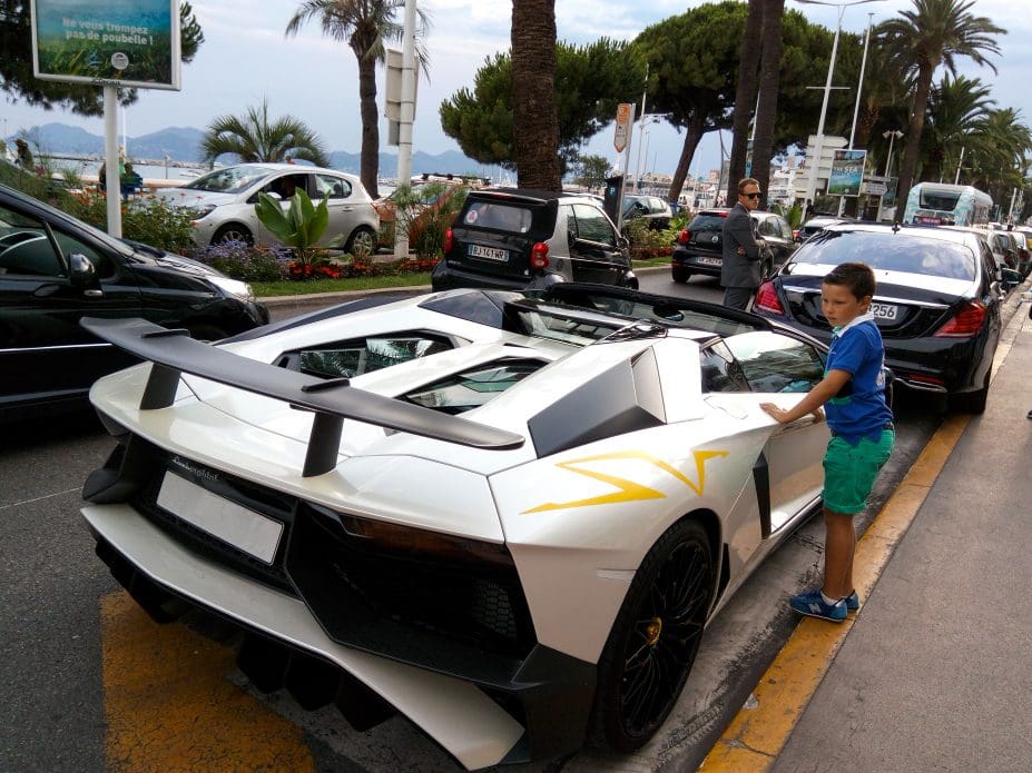 Millionnaire à 15 ans, il veut déjà s’acheter une Lamborghini