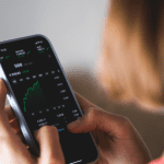Telefoon crypto grafiek
