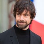 Un géant de la tech licencie la moitié de son personnel à cause de l’IA : les entreprises crypto vont-elles suivre ?