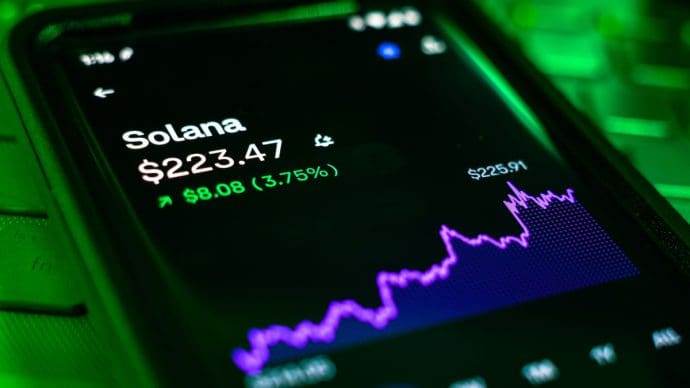 Guerre des prix sur Solana : qui lancera le fonds le moins cher ?