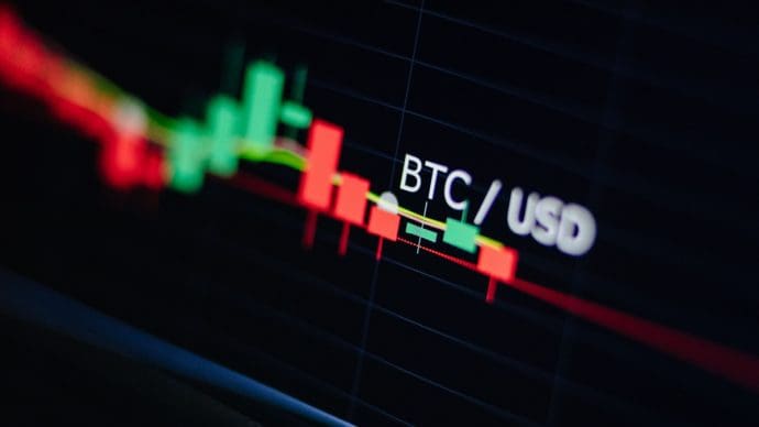 Pourquoi l'or bat des records alors que le bitcoin reste à la traîne