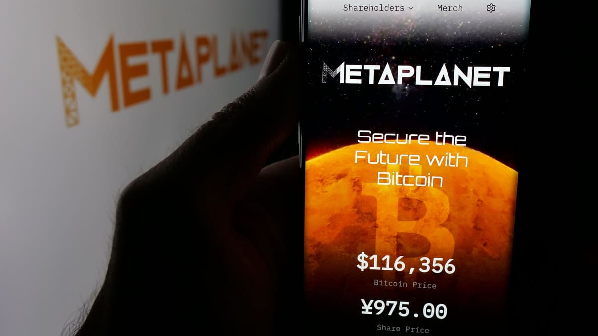 L’entreprise gagne des millions grâce au Bitcoin, mais son action s’effondre.
