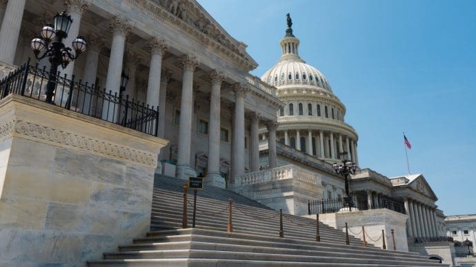 Le bitcoin remonte après une nouvelle de Washington, XRP prend la lumière