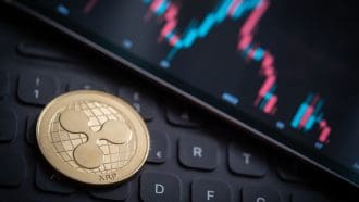 XRP au bord du gouffre : un expert crypto révèle jusqu’où le cours pourrait chuter