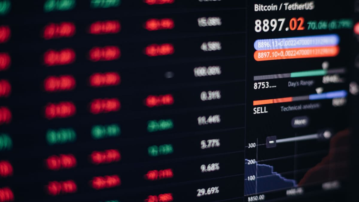 Le stock de bitcoins sur les plateformes chute à un record, le prix reste à la traîne