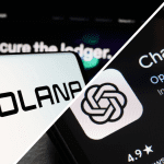 Een split image met het logo van Solana (SOL) links en het logo van ChatGPT rechts