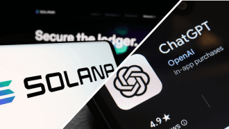 Een split image met het logo van Solana (SOL) links en het logo van ChatGPT rechts