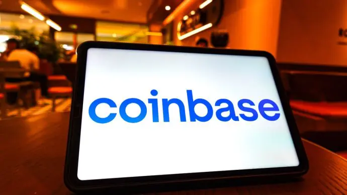 PDG sous le feu des critiques : pourquoi les clients de Coinbase risquent la fraude