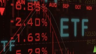 Les fonds crypto saignent depuis des semaines, mais deux cryptomonnaies défient la tempête