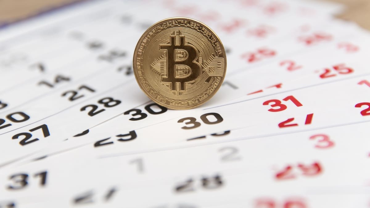 Bitcoin enregistre des pertes mensuelles historiques : un retournement est-il en vue ?