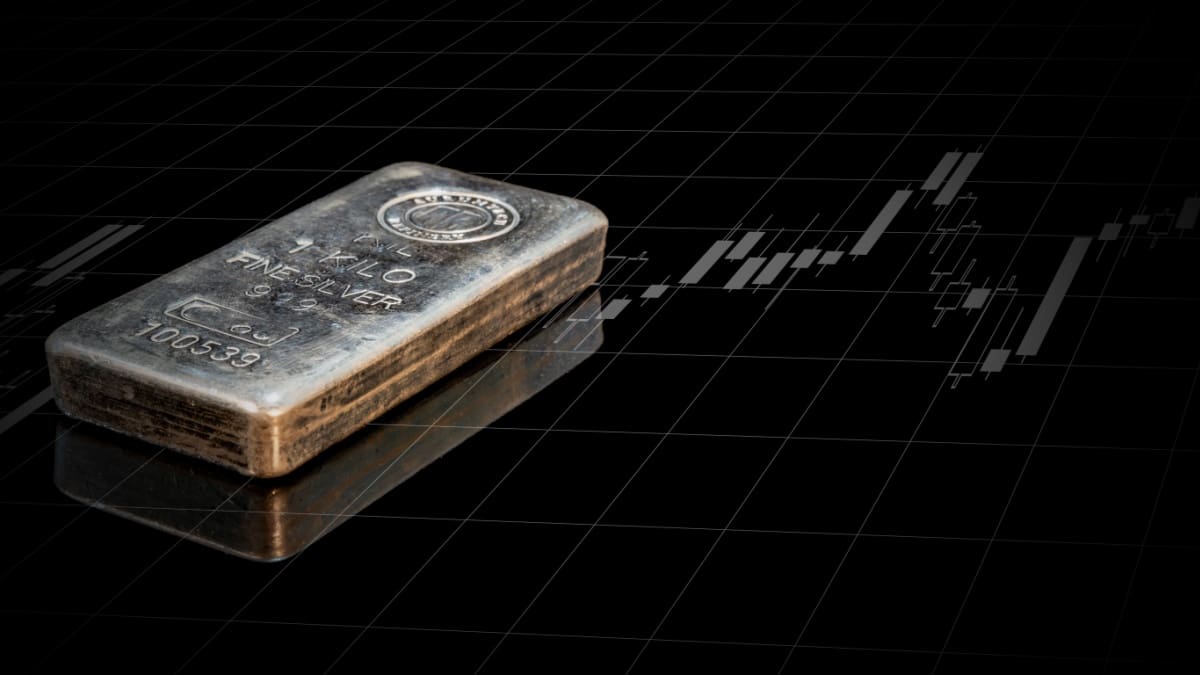 Le prix de l’argent subit sa plus forte chute jamais enregistrée et entraîne l’or dans sa chute : voici pourquoi