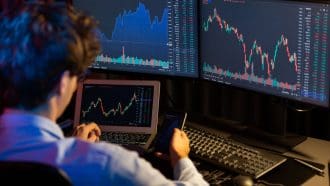 Bitcoin suit la tech, mais un changement plus vaste se profile