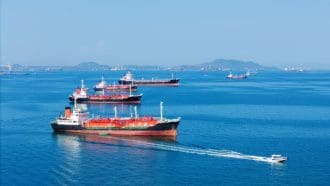 Récession mondiale en vue ? Le FMI alerte face à la flambée du prix du pétrole