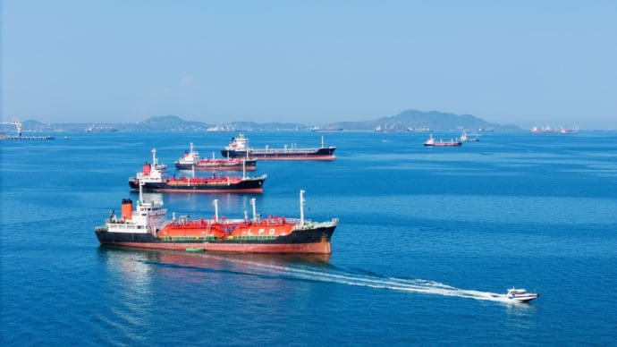 Récession mondiale en vue ? Le FMI alerte face à la flambée du prix du pétrole