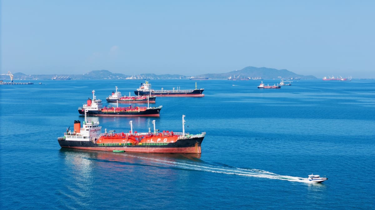 Récession mondiale en vue ? Le FMI alerte face à la flambée du prix du pétrole